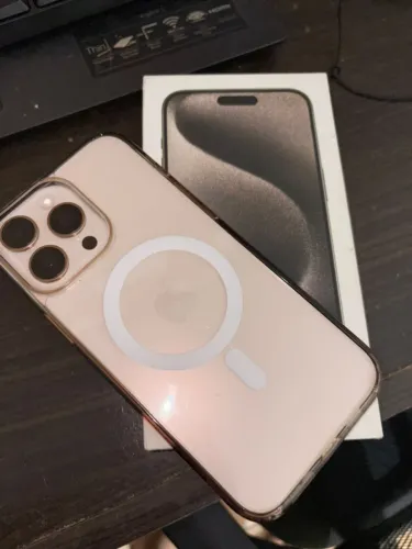 VENDO IPHONE 16 PRO MAX 256 GB COM PELÍCULA DE PRIVACIDADE E CAIXA
