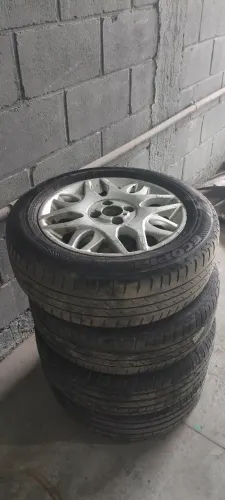 Rodas aro 15 quatro furos já com pneus