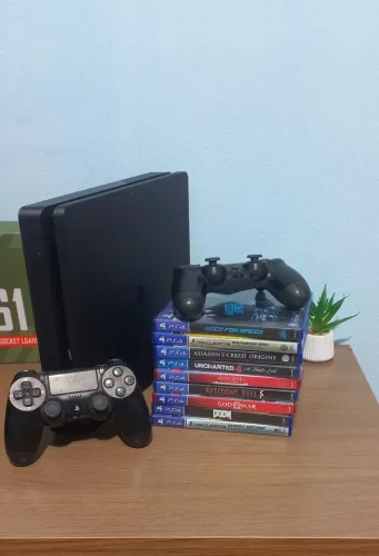 Playstation 4 slim 1 TB + jogos físicos