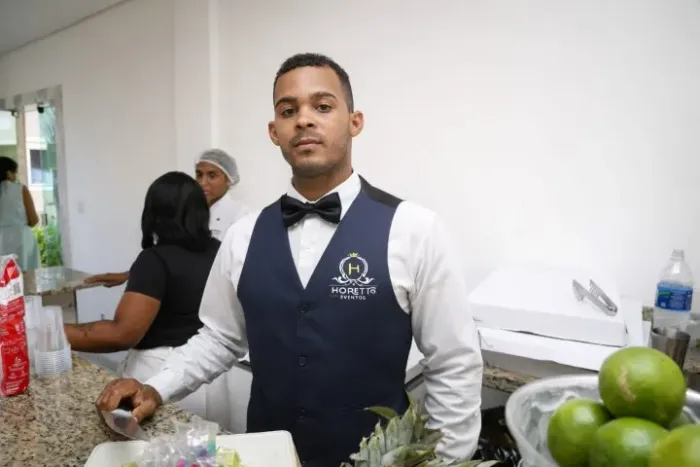 GARÇOM PARA SEU EVENTOS Whats CONTATO -->(71)9-8_6_1_5 - 0_8_9_3