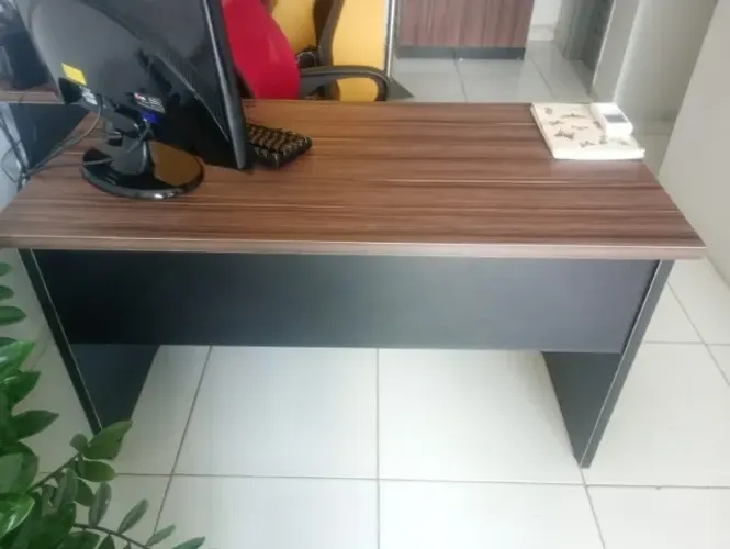 Conjunto completo em excelente estado de conservação! Ideal para escritório, consultório o
