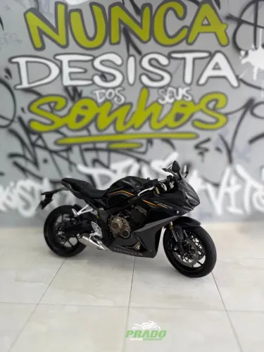 CBR 650R, 2023. APENAS 6 MIL KM?