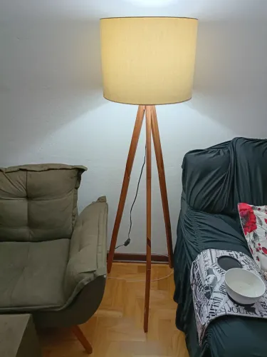 Abajur de chão tripé novo