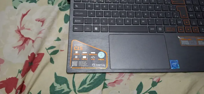 Notebook e celular 