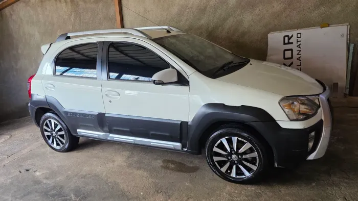 Toyota Etios Cross 1.5 Flex 16V 5P Mec. 2015