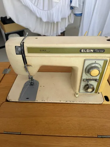 Vende Máquina de Costura Funcionando