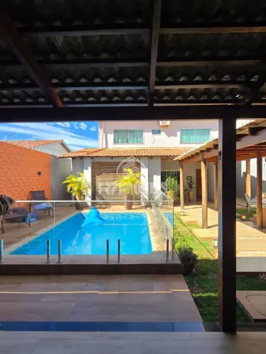SOBRADO COM PISCINA NO JARDIM IPÊ - GOIÂNIA/GO