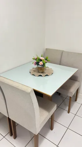 Mesa e 4 cadeiras 