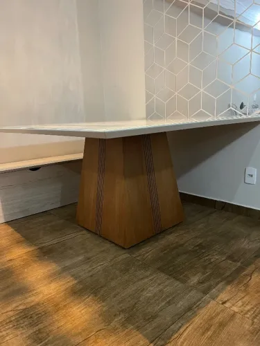 Mesa de Jantar Quadrada 1,40x 1,40 Madeira maciça e Laca, acompanha 4 cadeiras