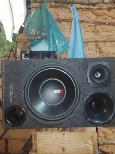 'Vendo caixa de som potente por R$ 1.300, funcionando perfeitamente,  ideal para festa