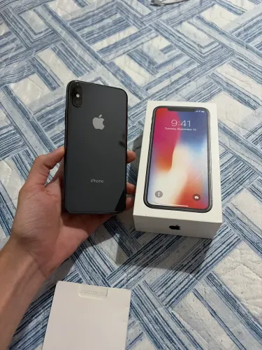 Vendo iPhone X preto na caixa