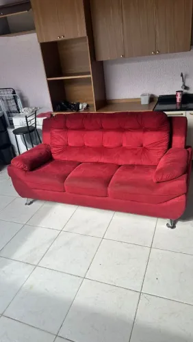 Sofá vermelho em perfeito estado