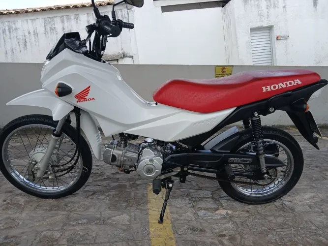Pop 110 bem novinha 5 mil km VD/TRC em moto