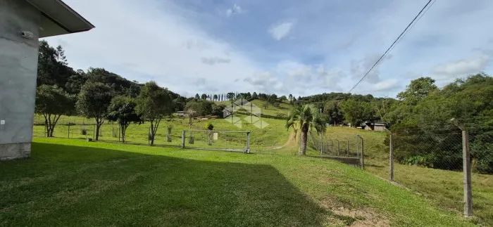 Chácara com 02 hectares e belíssima casa com 4 suítes em Caxias do Sul