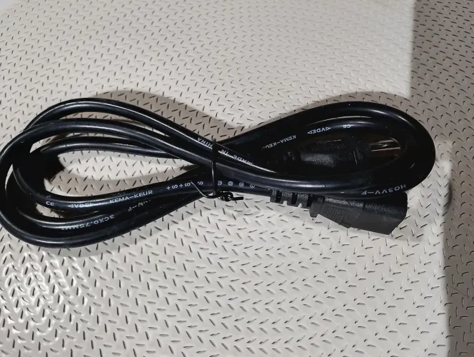Cabo de energia tripolar para PC, Projetor e Monitor - padrão 3 pinos.