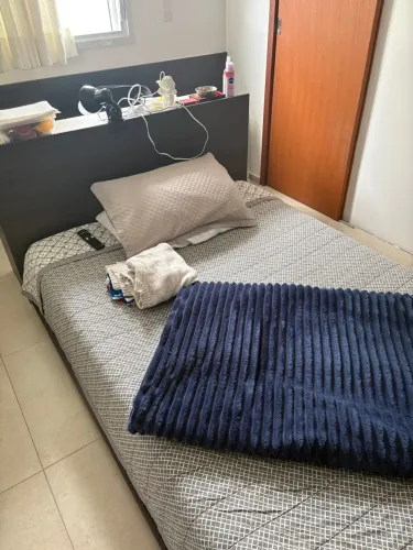Cama viúva com escrivaninha 4 gavetas com colchão 