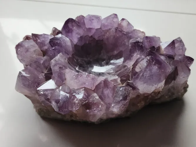 Decoração pedra ametista com concavidade central