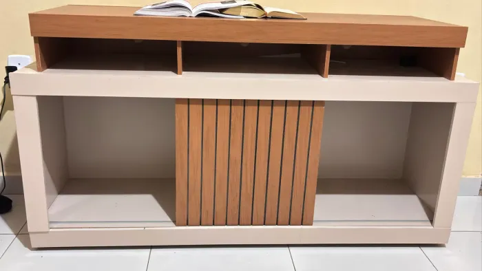 Rack para tv com porta de correr 