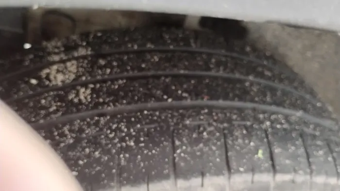 Jogo de rodas de ferro com pneu Bridgestone, aro 16(215/60R16) 95V.