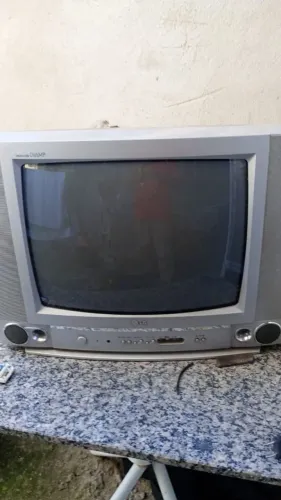 Vendo duas TV uma de 29 polegadas outra de 20 funcionando perfeitamente semi nova tela