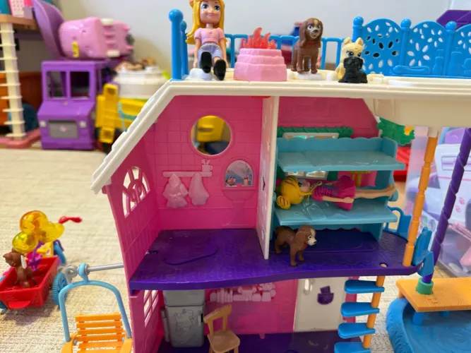 Casa Polly Pocket com acessórios e tirolesa