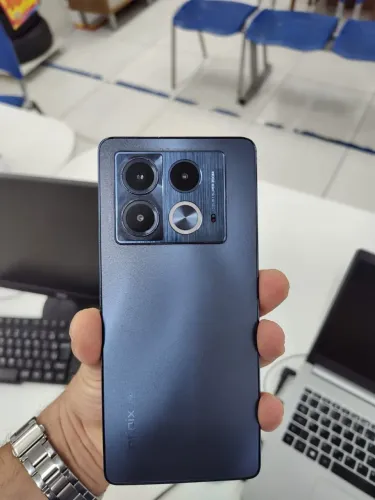 Infinix Note 40 Pro 512gb + 24 de Ram