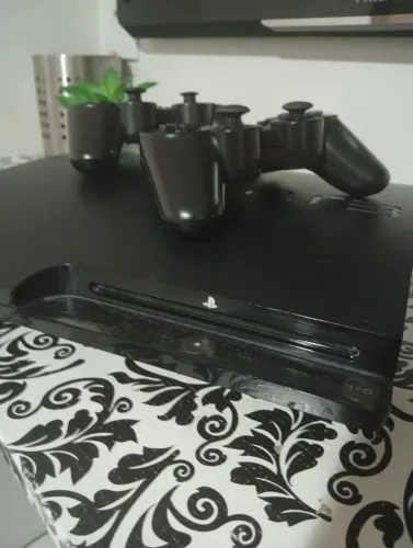Playstation 3 Slim + 2 Controles + Desbloqueio HEN