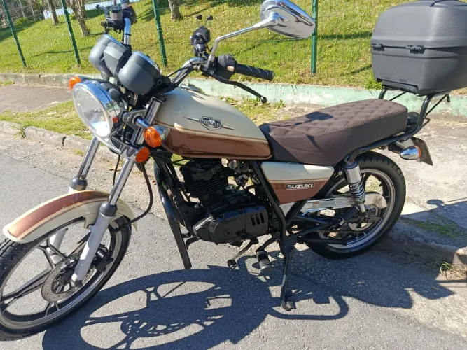 Suzuki intruder 125 2012