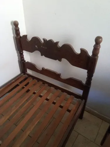 Vendo cama de sucupira com colchão