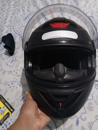 Vendo este capacete seminovo número 60