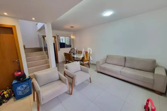 Casa Geminada à venda, 3 quartos, 1 suíte, 2 vagas, Vitória - Belo Horizonte/MG