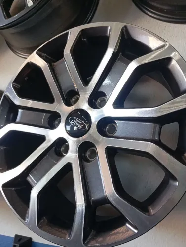 Uma roda Original da Ranger Limited aro 18