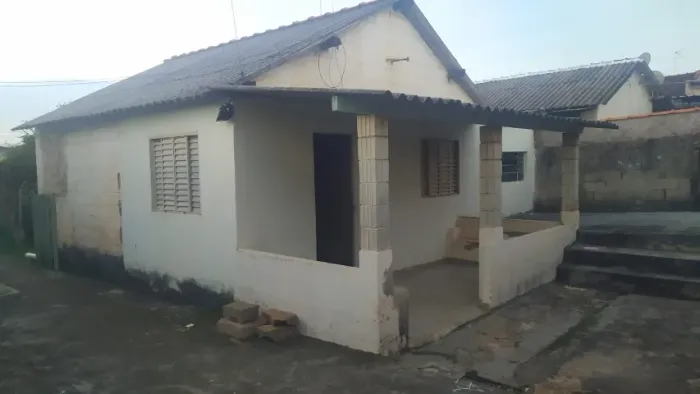 Casa a venda em pinheirinho-Alfenas-mg