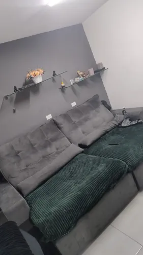 Sofá retrátil cinza