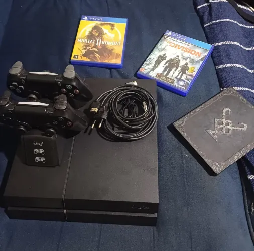 PS4 fat 1TB, edição limitada God of War.