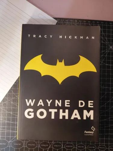 Livro Wayne de Gotham - Tracy Hickman