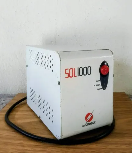 Estabilizador de tensão da Microsol, modelo SOL 1000.