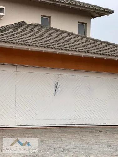 Casa à venda e locação na Lagoa da Conceição, Florianópolis: 450m², 4 suítes, 5 banheiros.