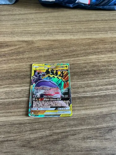 Carta Pokémon colecionável 
