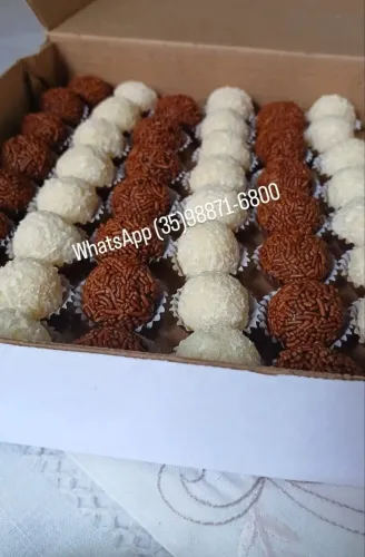 Aqui têm os tradicionais Brigadeiros  que não podem faltar na sua festa .