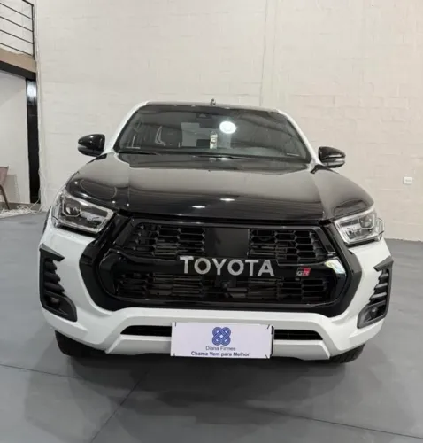 Toyota Hilux CD Gr-s 4X4 2.8 TDI Dies. Aut. 2023
