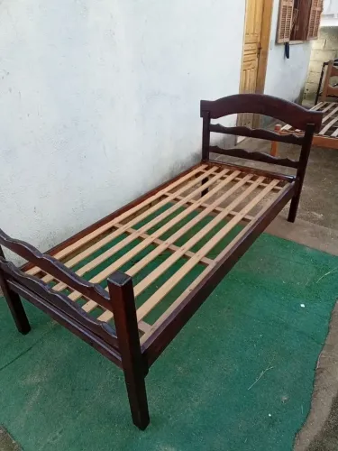 Cama de madeira solteiro 