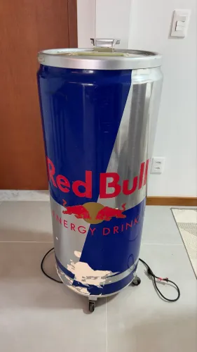 Geladeira Red Bull