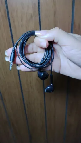 Fone de ouvido com fio