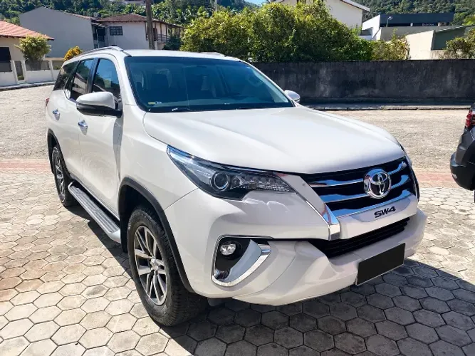 Toyota Hilux SW4 SRX 4X4 2.8 TDI 16V Dies. Aut. 2018