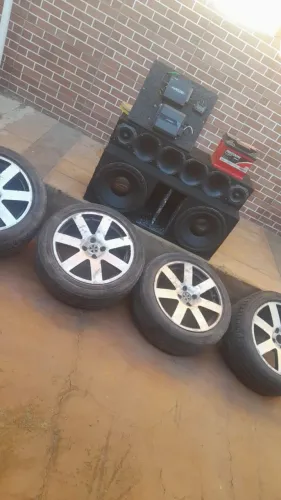 Vende-se SOM +RODAS