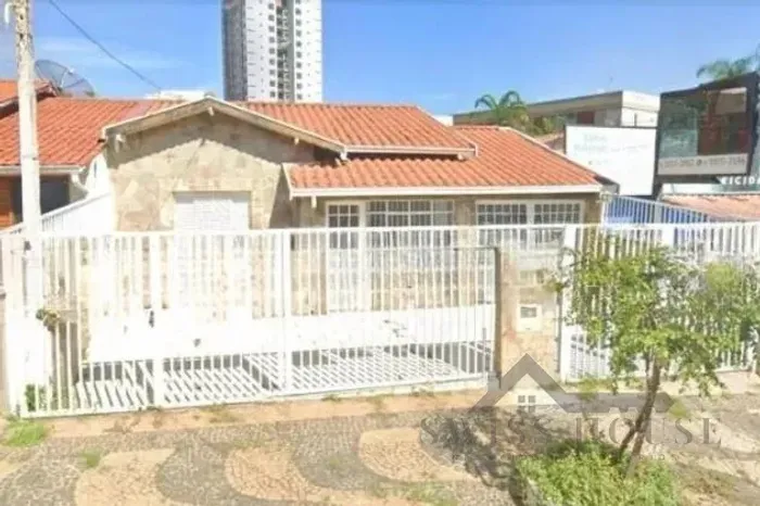 Casa à venda no Cambuí em Campinas/SP.