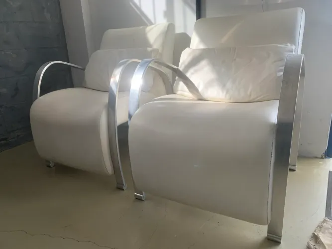 Poltrona simples, uma por R$300,00 duas por R$ 500,00
