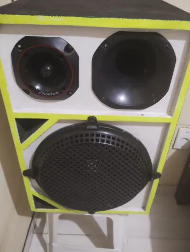 Vendo caixa de som nova.marca JBL.duas bocas e um cornetão.
