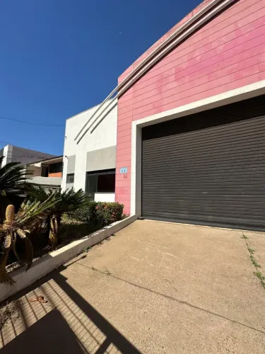 IMÓVEL COMERCIAL À VENDA NO CENTRO 880,20 M², 2 PAVIMENTOS E APROXIMADAMENTE 12 VAGAS